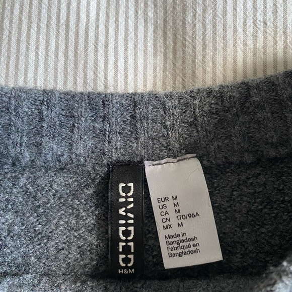 H&M knit sweater - Picture 2 of 2